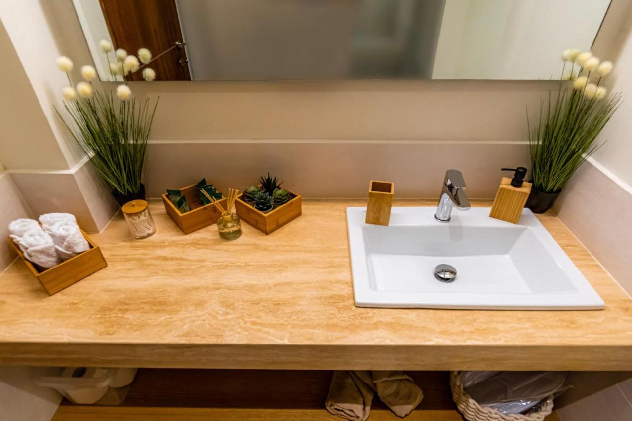 Luxury Town Center Suite, β1