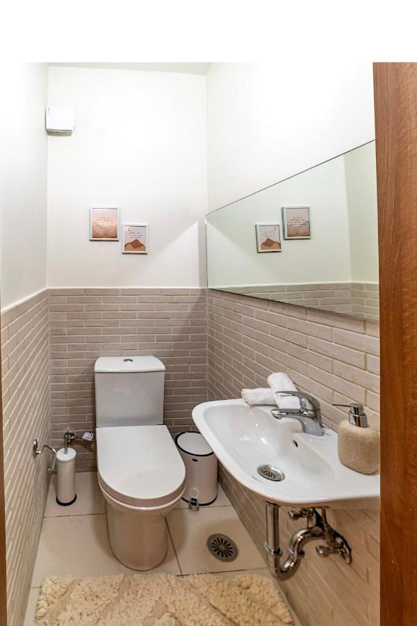 Luxury Town Center Suite, β1 Apartment *